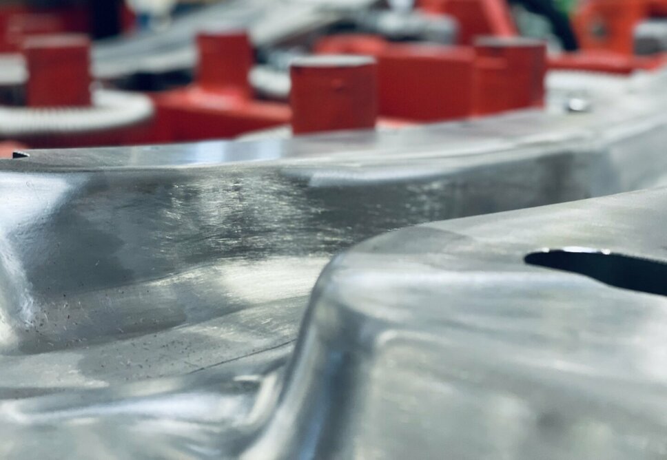  Close-up of a steel insert from a pressing tool for hot forming.